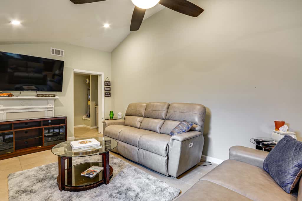 Bring Your Pets! Getaway 1 Mi to Uptown Lexington