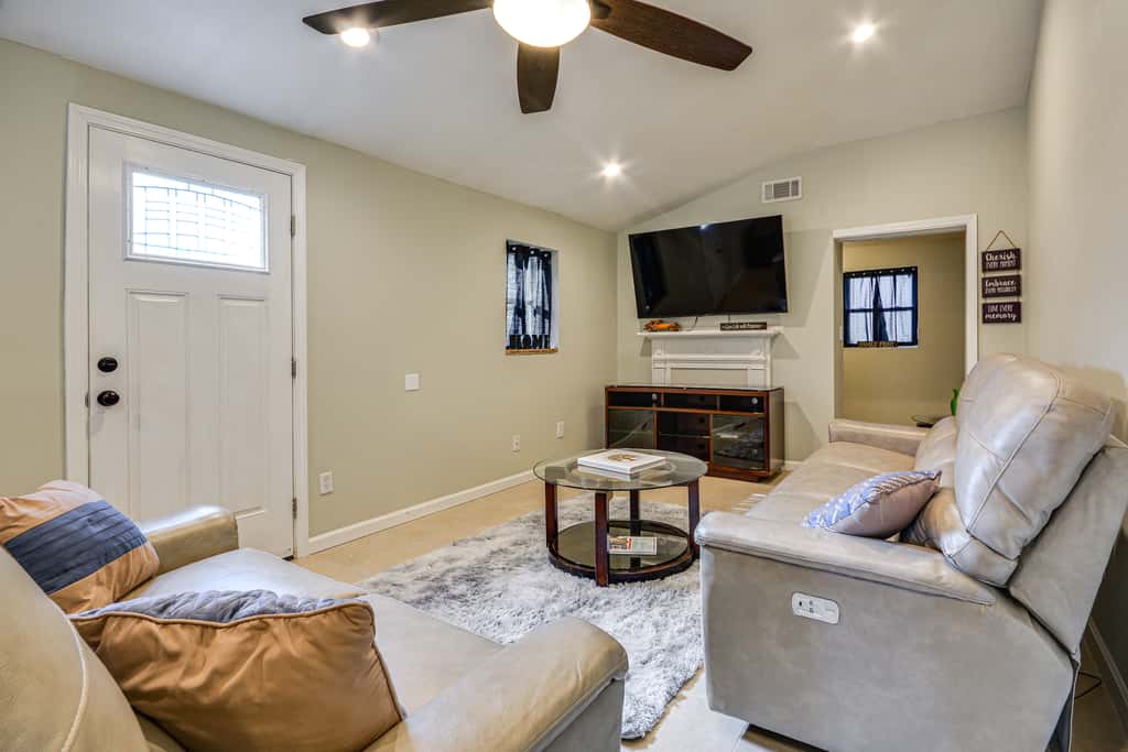 Bring Your Pets! Getaway 1 Mi to Uptown Lexington