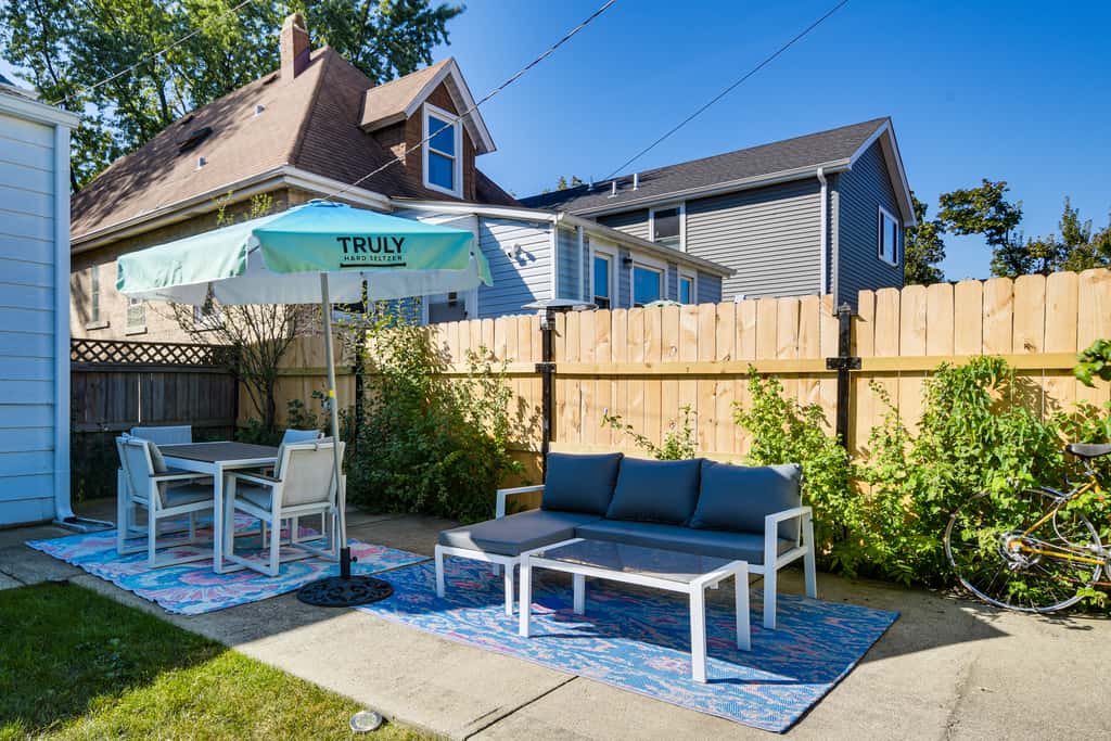 Logan Square Urban Oasis: 2 Mi to Local Hotspots!