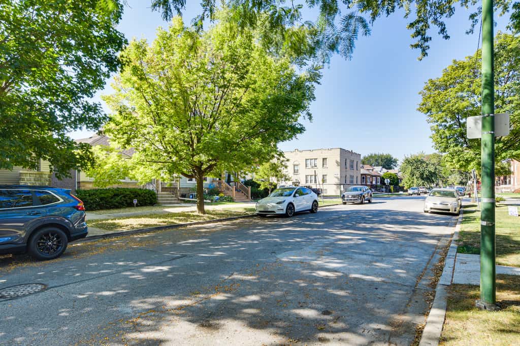 Logan Square Urban Oasis: 2 Mi to Local Hotspots!