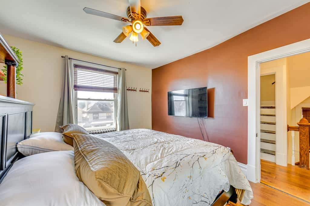 Dog-Friendly Pittsburgh Home, 3 Mi to Downtown!