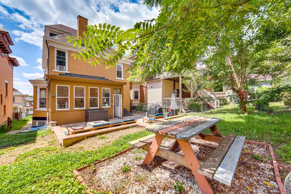 Dog-Friendly Pittsburgh Home, 3 Mi to Downtown!