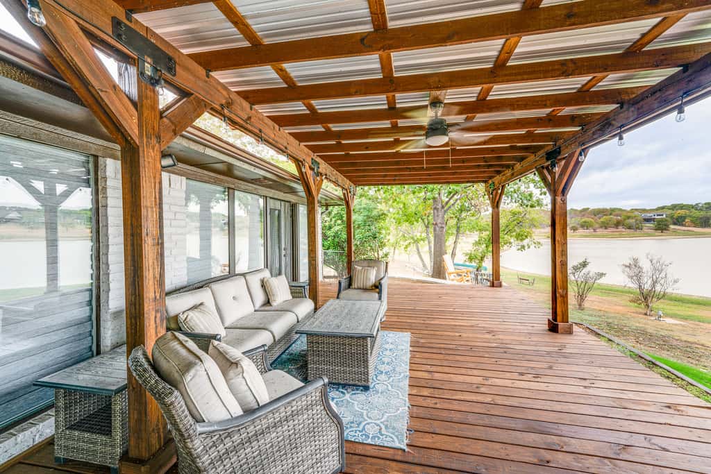 Lake Gem: Private Dock & Large Patio in Lewisville
