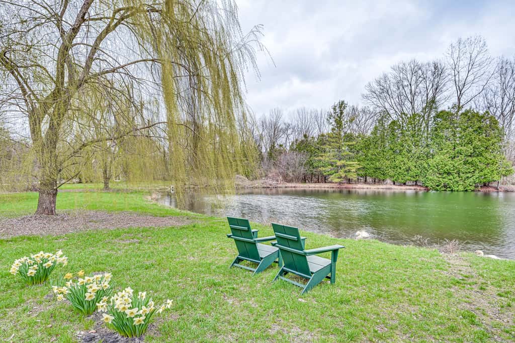 8 Mi to Lake Michigan: Creative Retreat w/ Deck!
