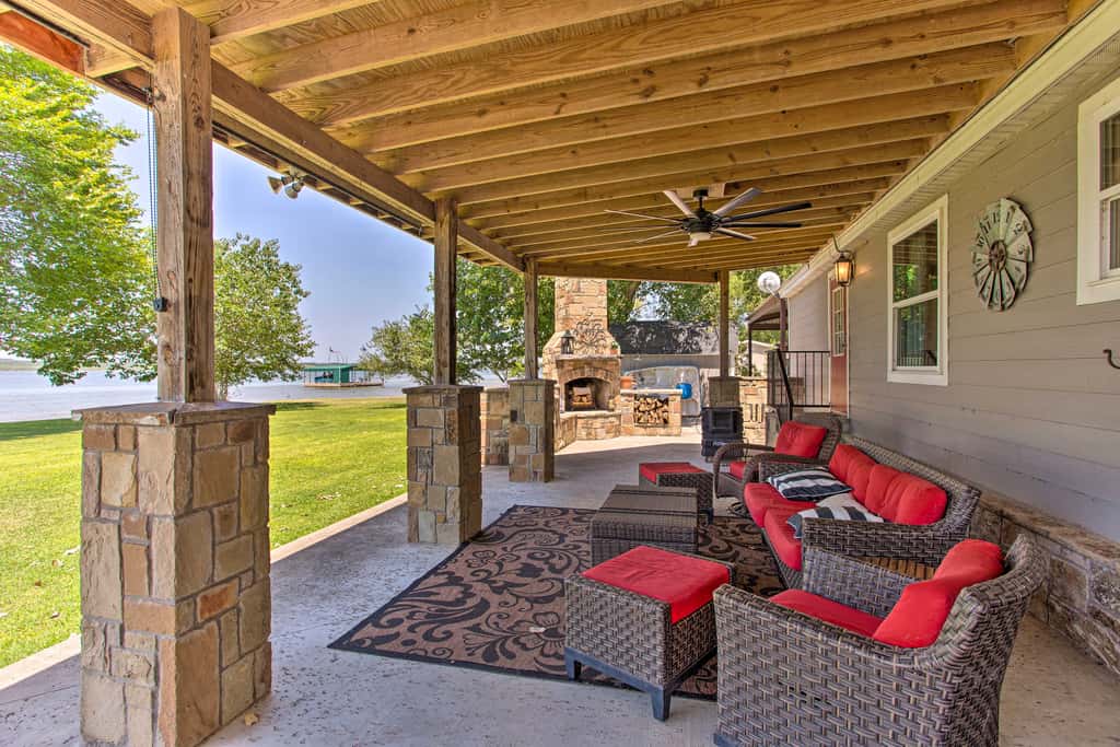 Lakefront Retreat w/ Pier, Bar Hut & Fireplace!