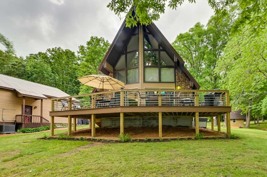 Cozy Dover Home w/ Boat Dock, Fire Pit & Deck!