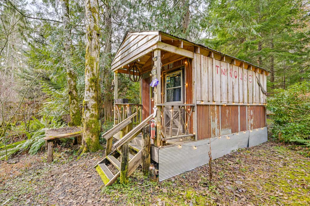 5 Mi to Mt Rainier Park: Unique & Rustic Getaway