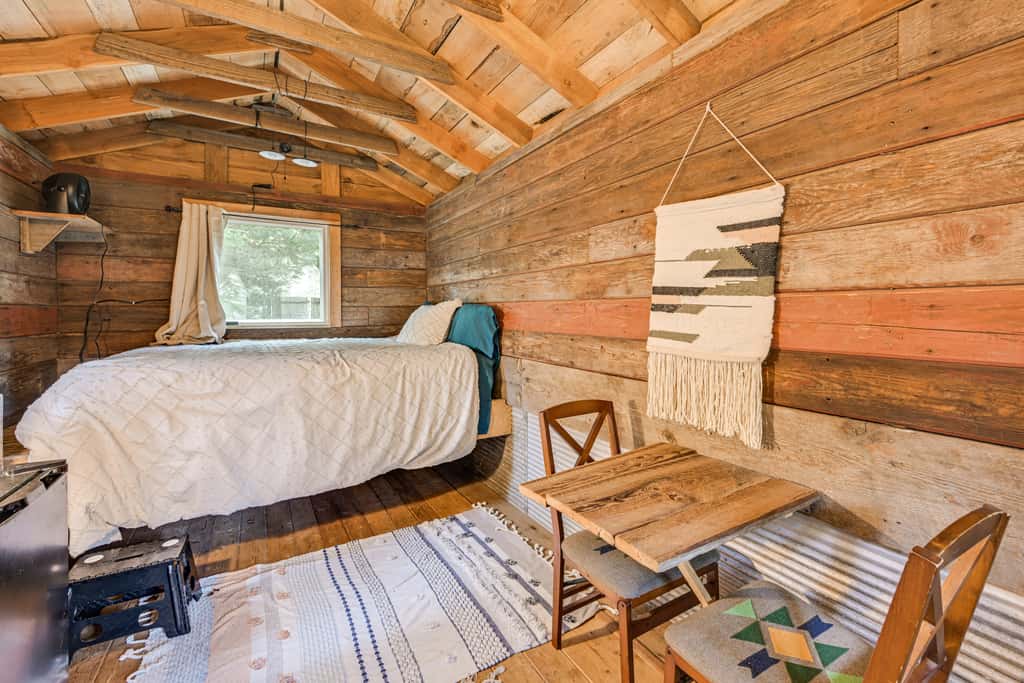 5 Mi to Mt Rainier Park: Unique & Rustic Getaway