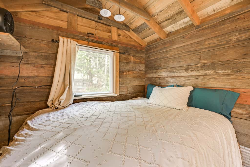5 Mi to Mt Rainier Park: Unique & Rustic Getaway