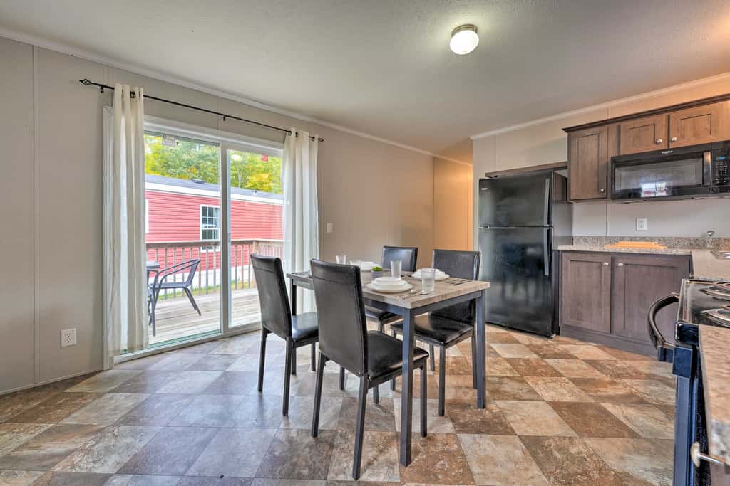 Pet-Friendly Cassopolis Escape w/ Lake Access