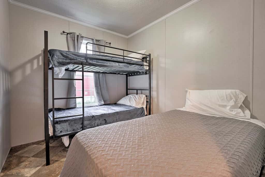 Pet-Friendly Cassopolis Escape w/ Lake Access