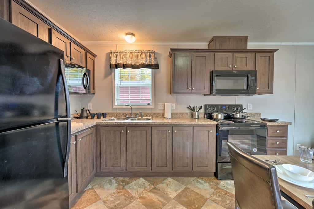 Pet-Friendly Cassopolis Escape w/ Lake Access