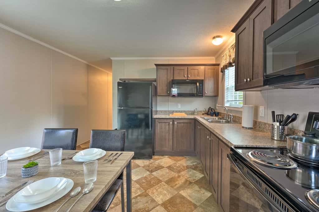 Pet-Friendly Cassopolis Escape w/ Lake Access