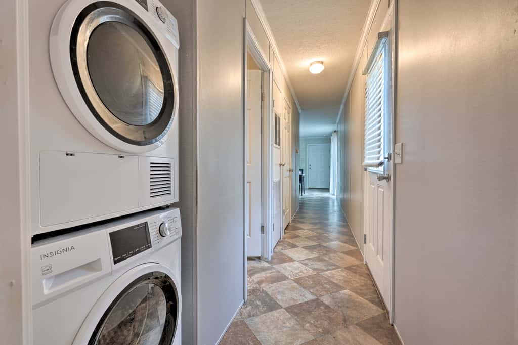Pet-Friendly Cassopolis Escape w/ Lake Access