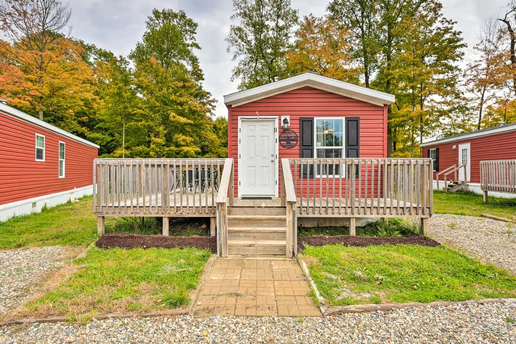 Pet-Friendly Cassopolis Escape w/ Lake Access