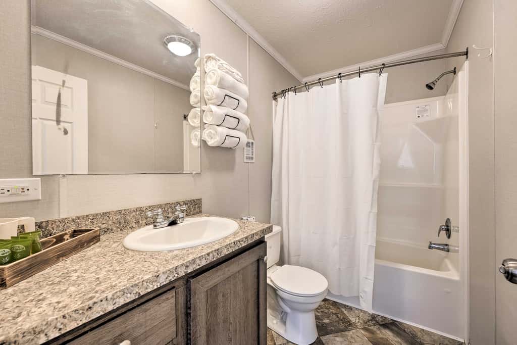 Pet-Friendly Cassopolis Escape w/ Lake Access