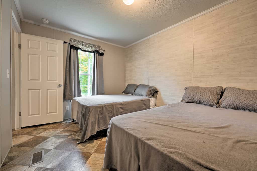 Pet-Friendly Cassopolis Escape w/ Lake Access