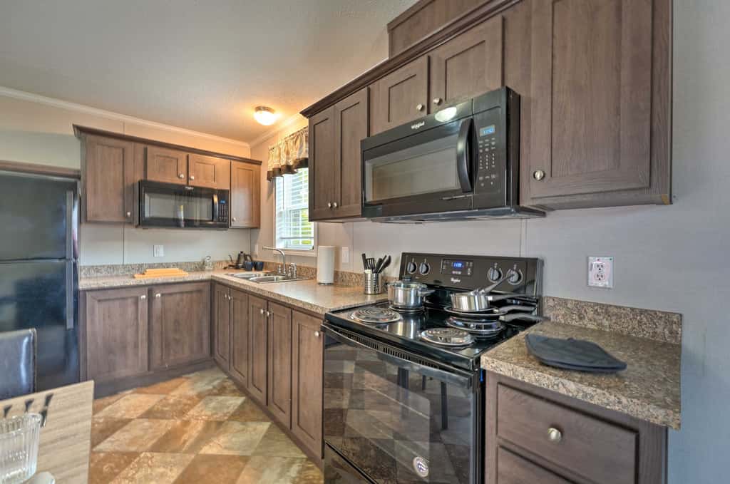 Pet-Friendly Cassopolis Escape w/ Lake Access