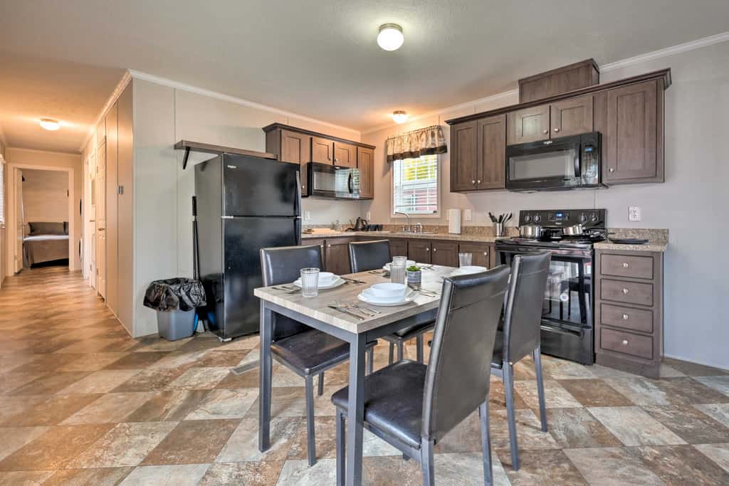 Pet-Friendly Cassopolis Escape w/ Lake Access