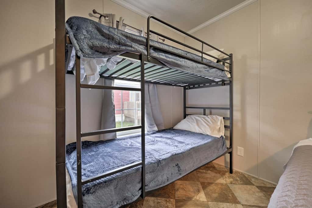 Pet-Friendly Cassopolis Escape w/ Lake Access