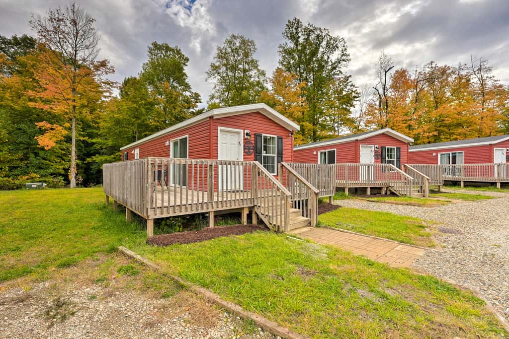 Cassopolis Cabin, Private Deck & Lake Access!