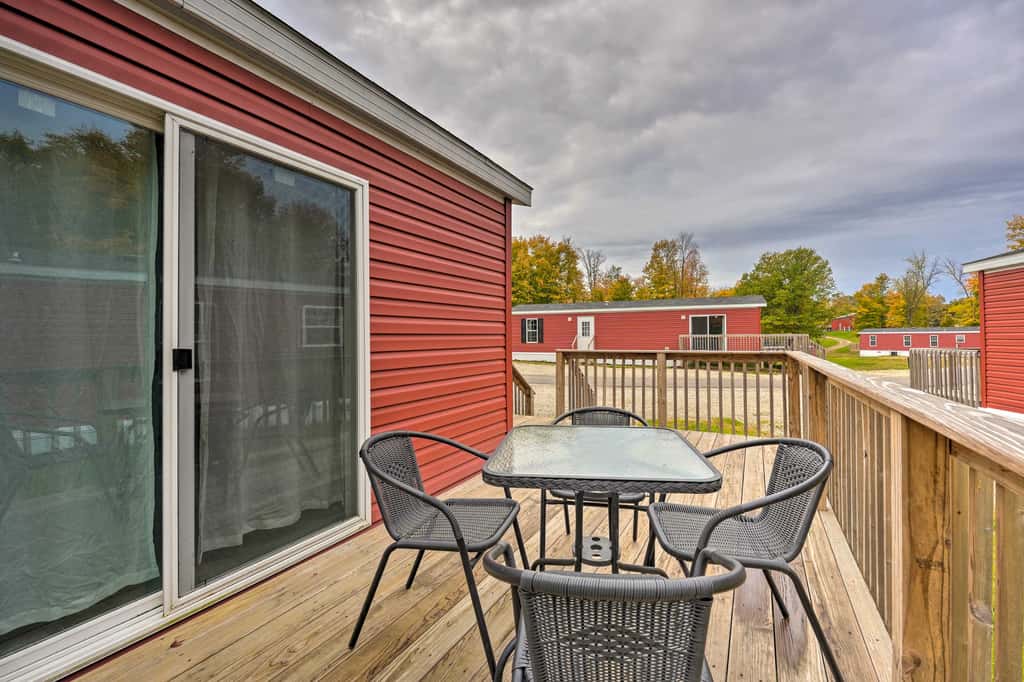 Cassopolis Cabin, Private Deck & Lake Access!