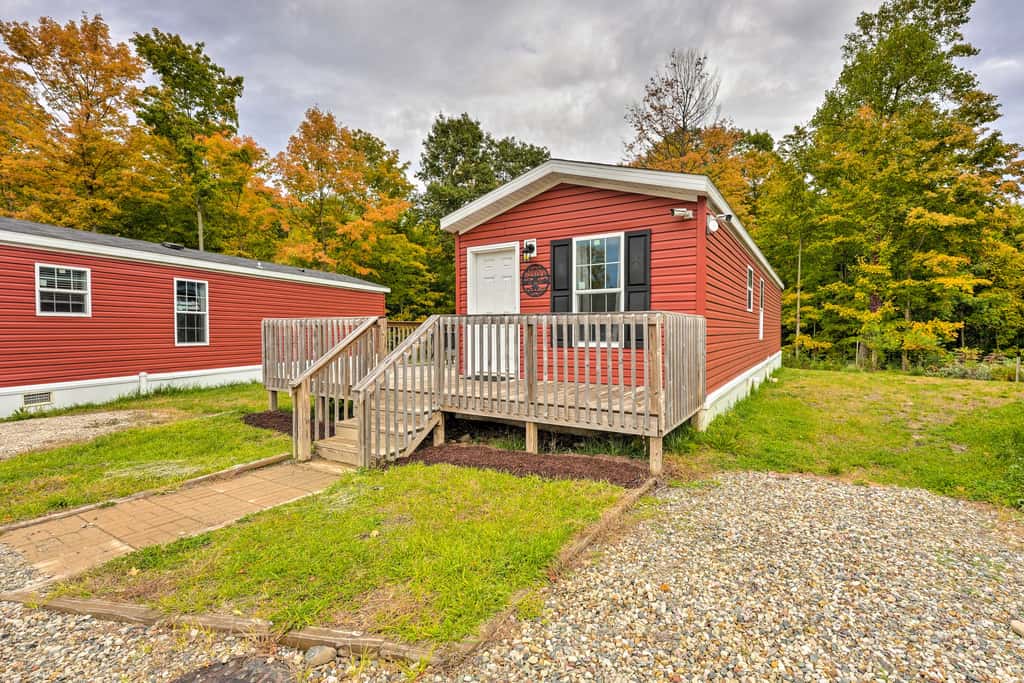 Cassopolis Cabin, Private Deck & Lake Access!