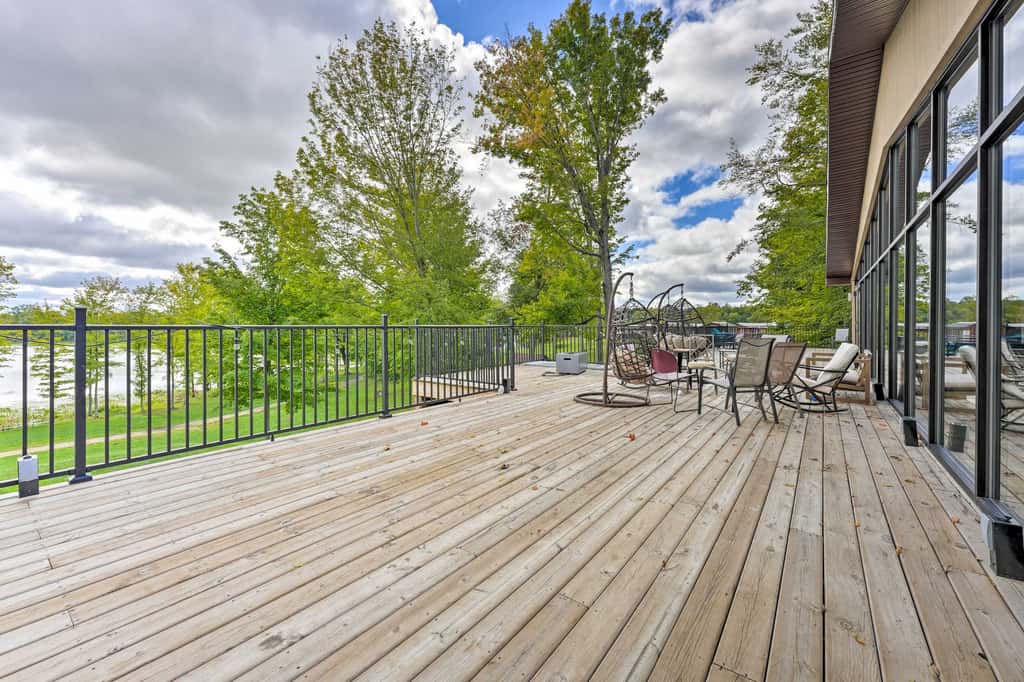 Cassopolis Cabin, Private Deck & Lake Access!