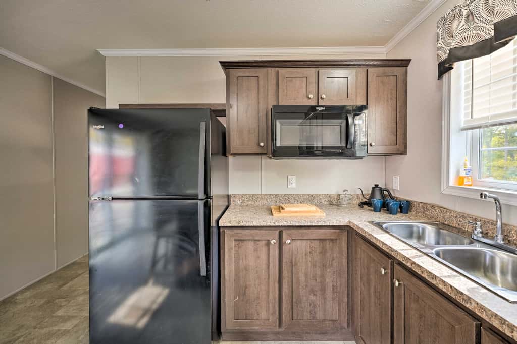 Cassopolis Cabin, Private Deck & Lake Access!