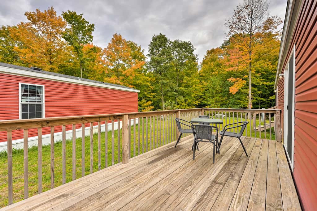 Cassopolis Cabin, Private Deck & Lake Access!