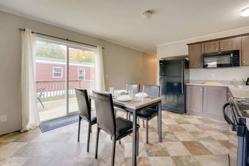 Cozy Cabin: Community Pool & Lakefront Beach!