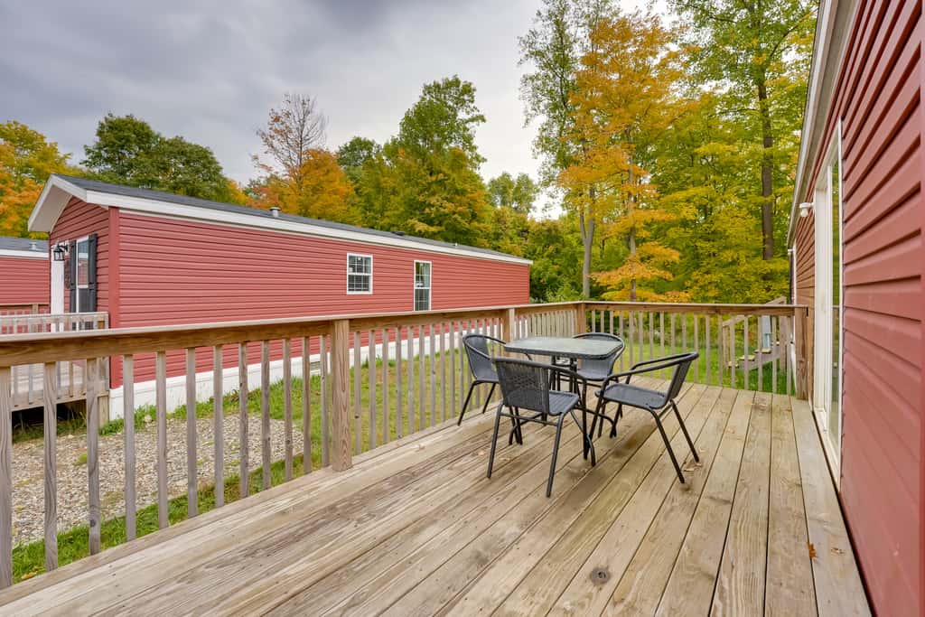 Cozy Cabin: Community Pool & Lakefront Beach!