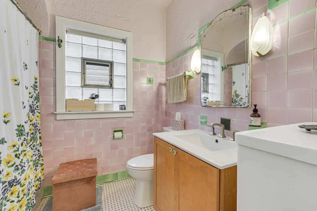 Historic 1930s Retreat! Walk to Wicker Park