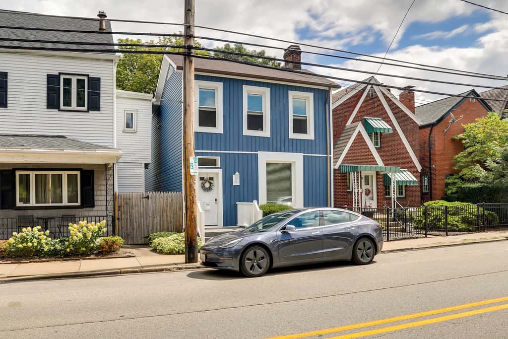 Walk to Walnut St: ‘Shadyside House’ w/ Deck