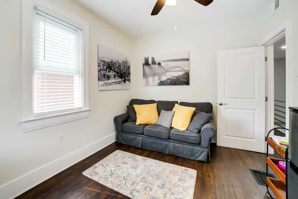 Walk to Walnut St: Pet-Friendly Pittsburgh Home!
