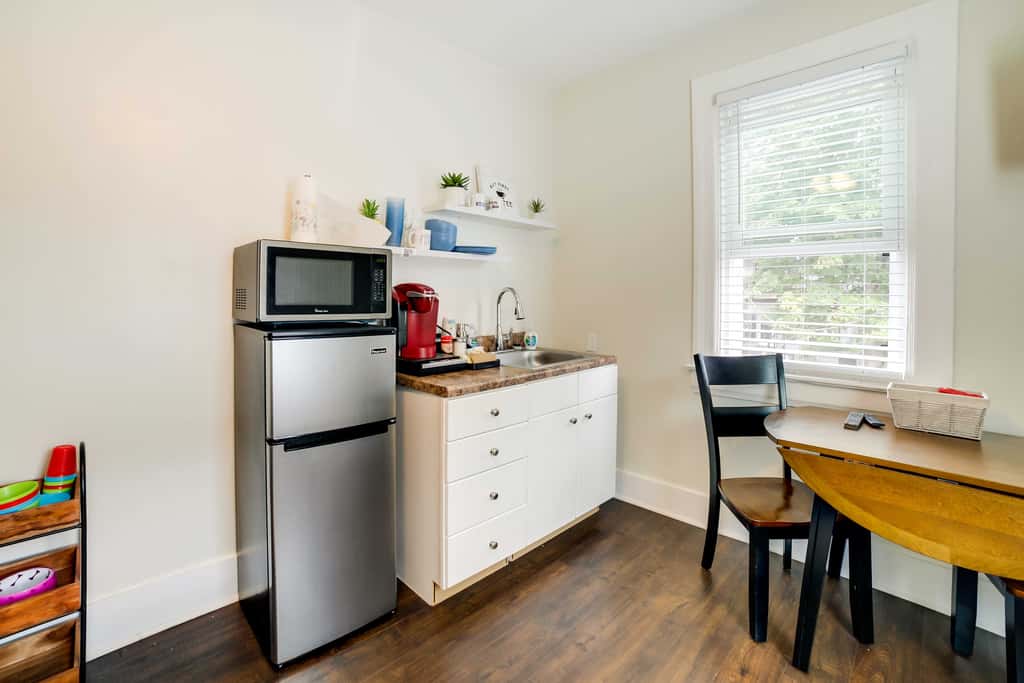 Walk to Walnut St: Pet-Friendly Pittsburgh Home!