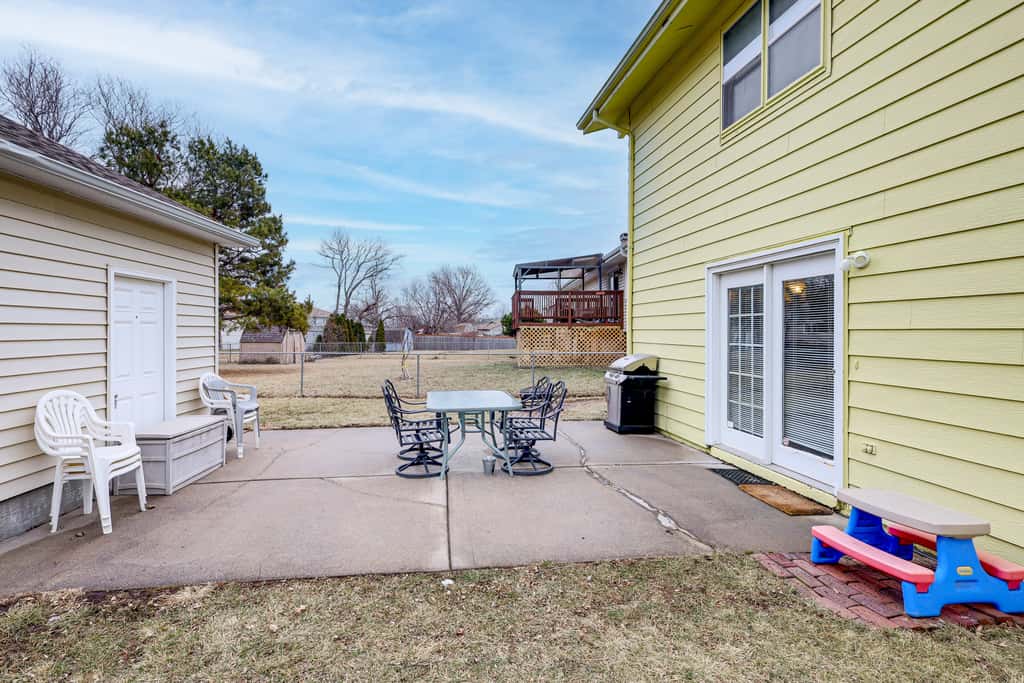 Bring the Family! Suburban Home w/ Yard in Omaha