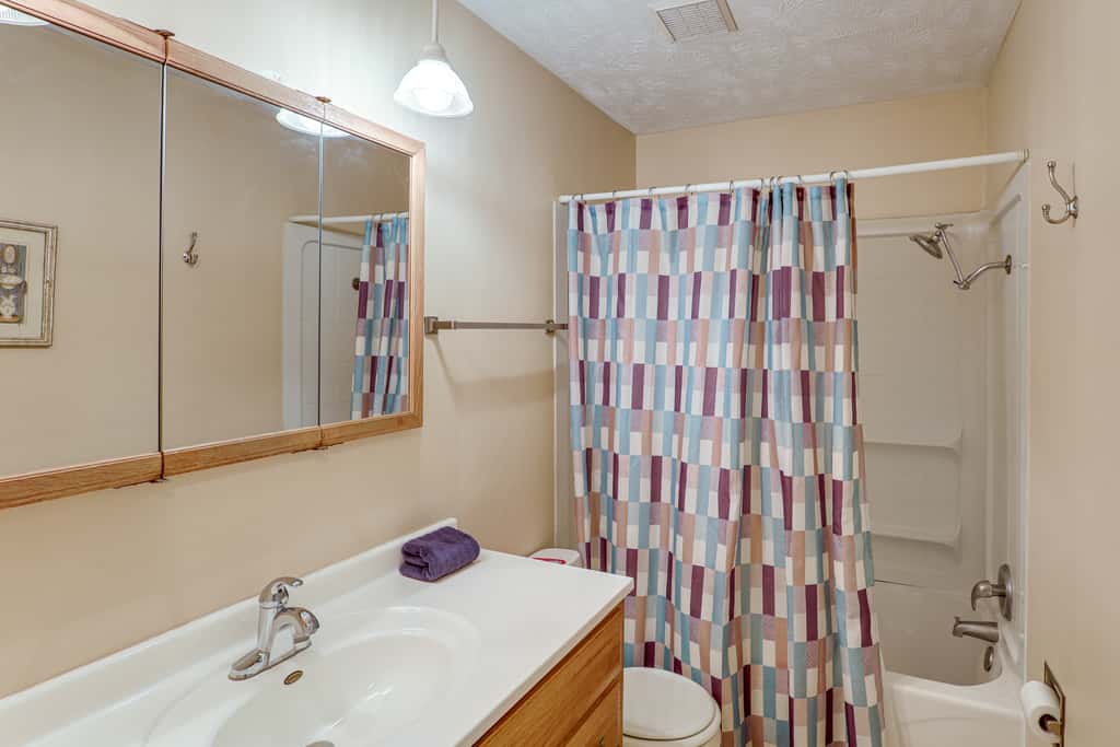 Bring the Family! Suburban Home w/ Yard in Omaha