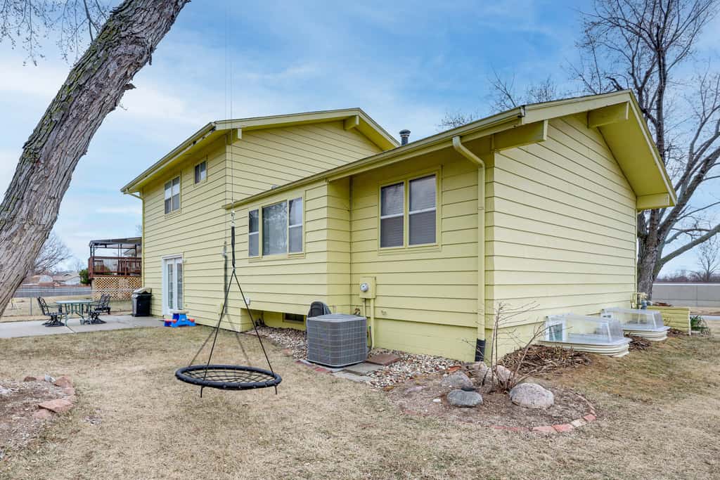 Bring the Family! Suburban Home w/ Yard in Omaha