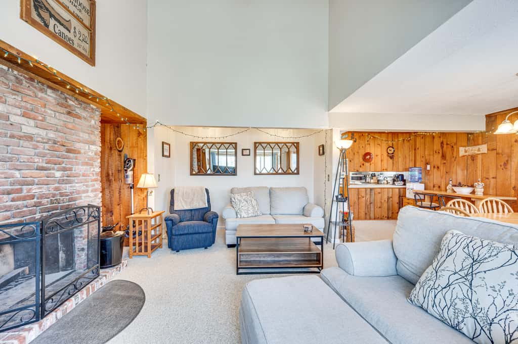 Mountain Resort Condo with King Bed Suite