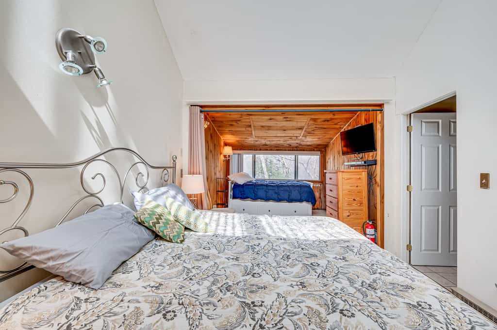 Mountain Resort Condo with King Bed Suite
