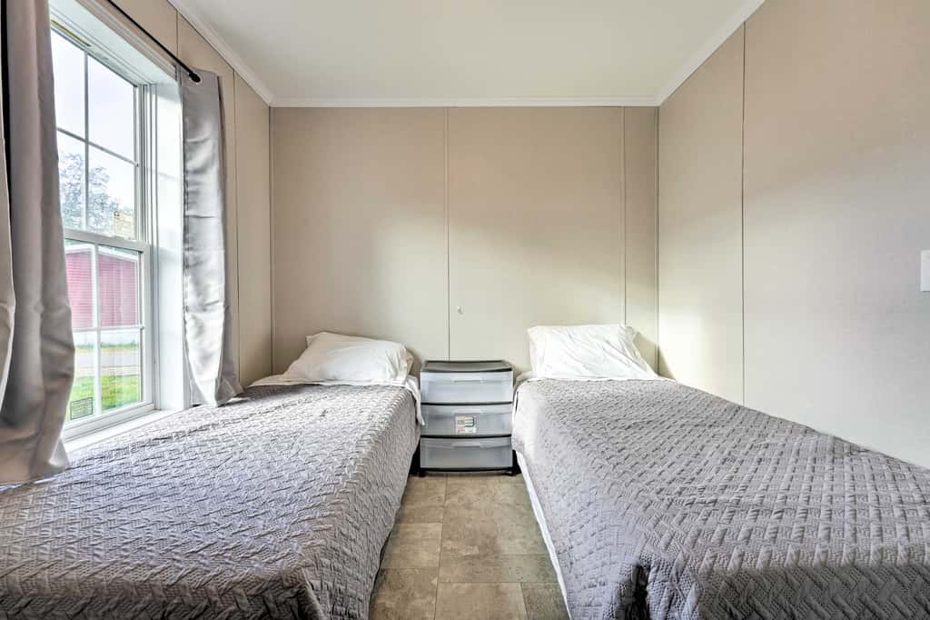 Cassopolis Cabin, Little Fish Lake On-Site!