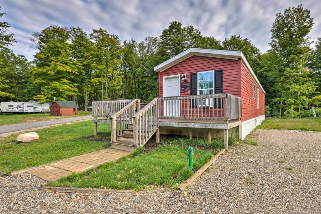 Cassopolis Cabin, Little Fish Lake On-Site!