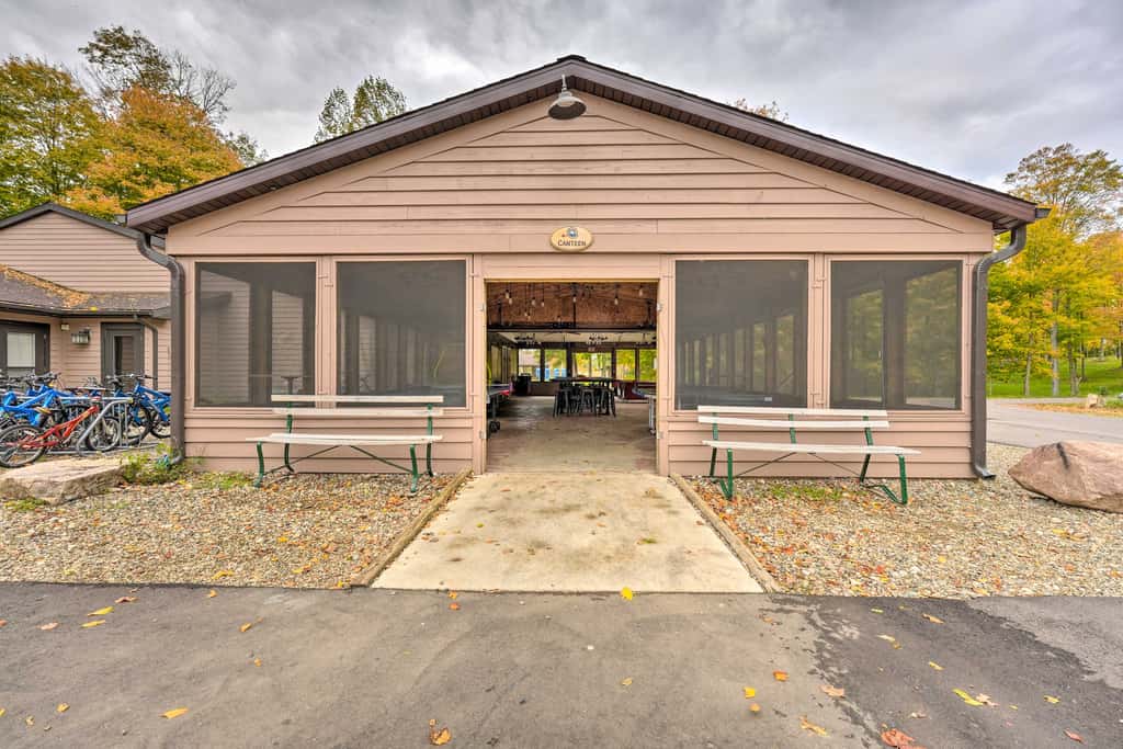 Cassopolis Cabin w/ On-Site Fishing Pier!