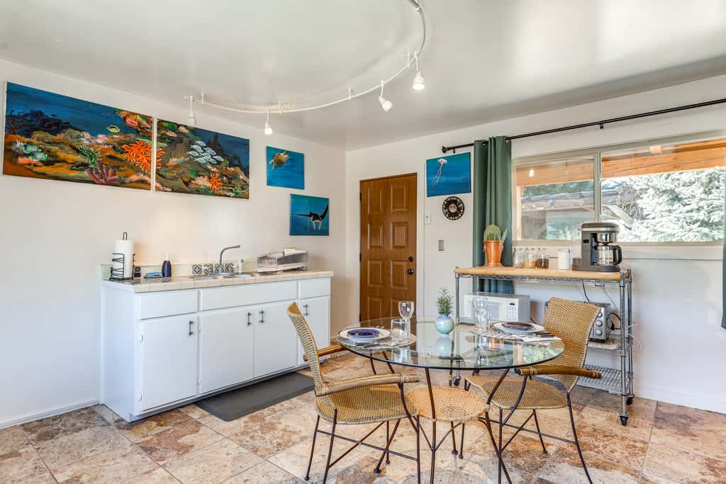 Artsy Studio w/ Patio: 25 Mi to Santa Fe