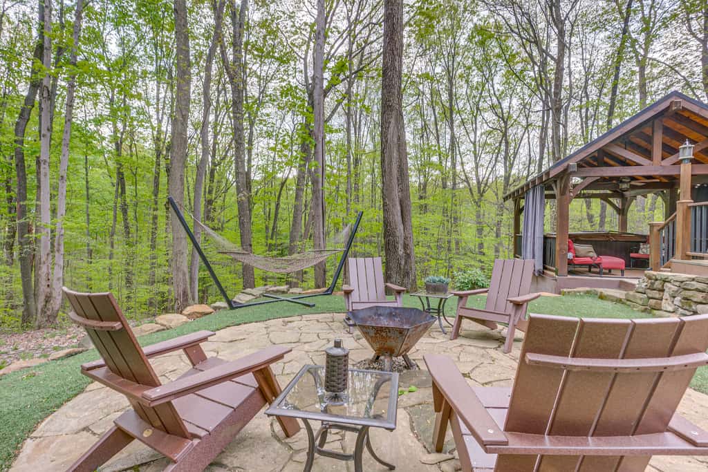 Hocking Hills 'Social Distance Cabin' w/ Hot Tub
