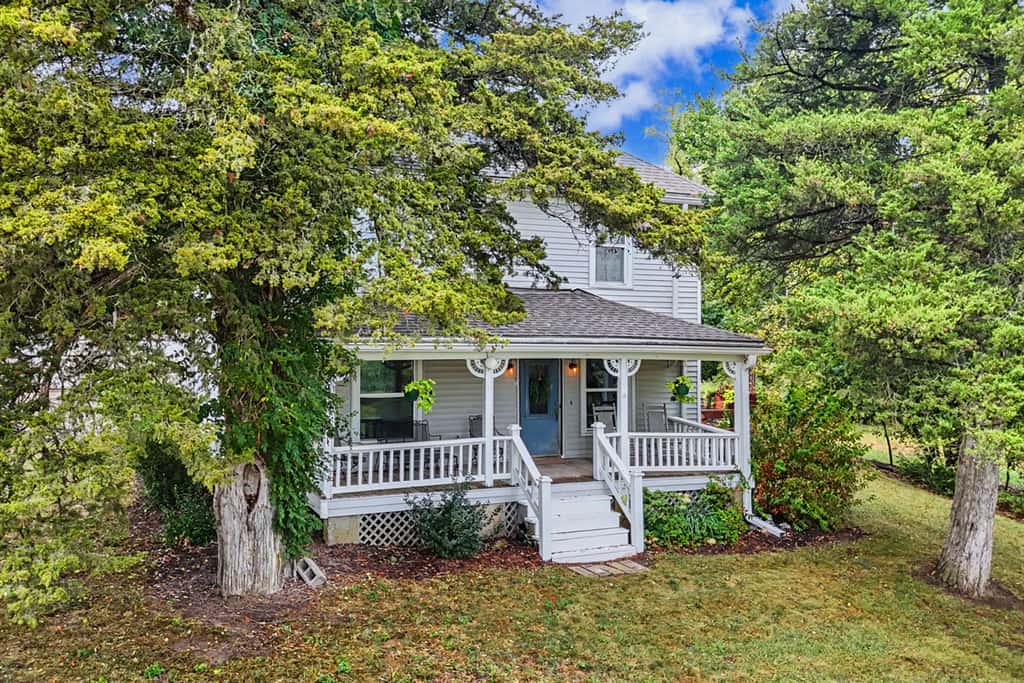 The Farmhouse (Unit B) at Deer Ridge Estate