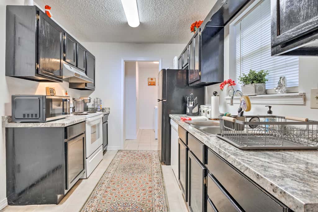 Ocean Springs Home w/ Sunroom ~ 5 Mi to Beach