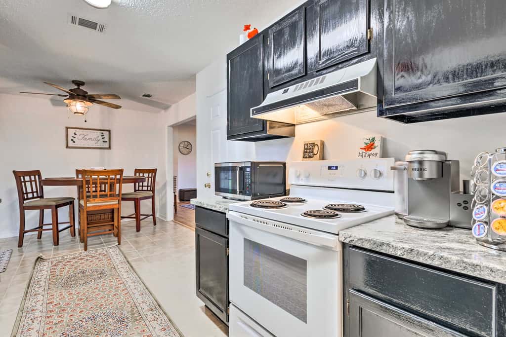 Ocean Springs Home w/ Sunroom ~ 5 Mi to Beach