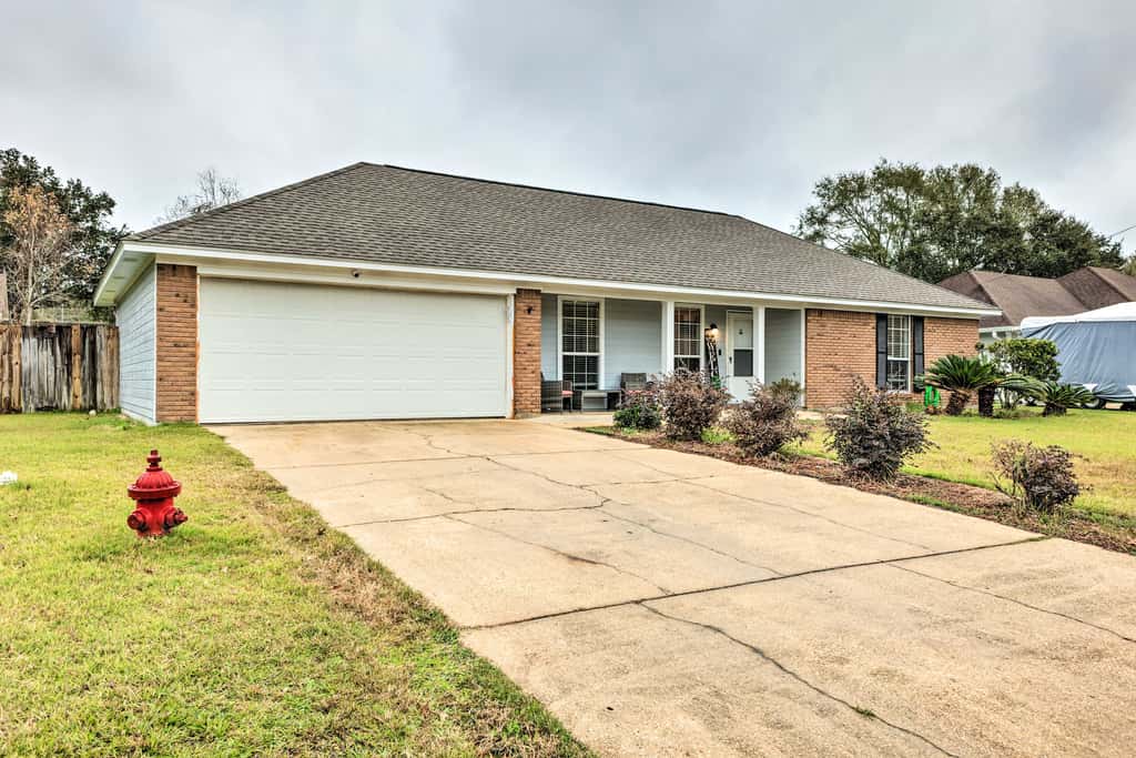 Ocean Springs Home w/ Sunroom ~ 5 Mi to Beach